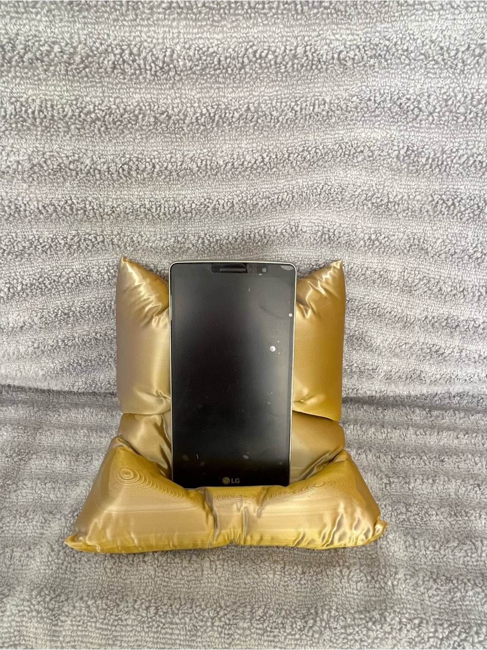 3D Printed Gold Pillow-Style Cellphone Stand / Desk Holder